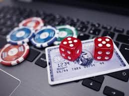 မြန်မာ gaming app ဒေါင်းလုဒ်ပြုလုပ်နေသောဖုန်းပုံ